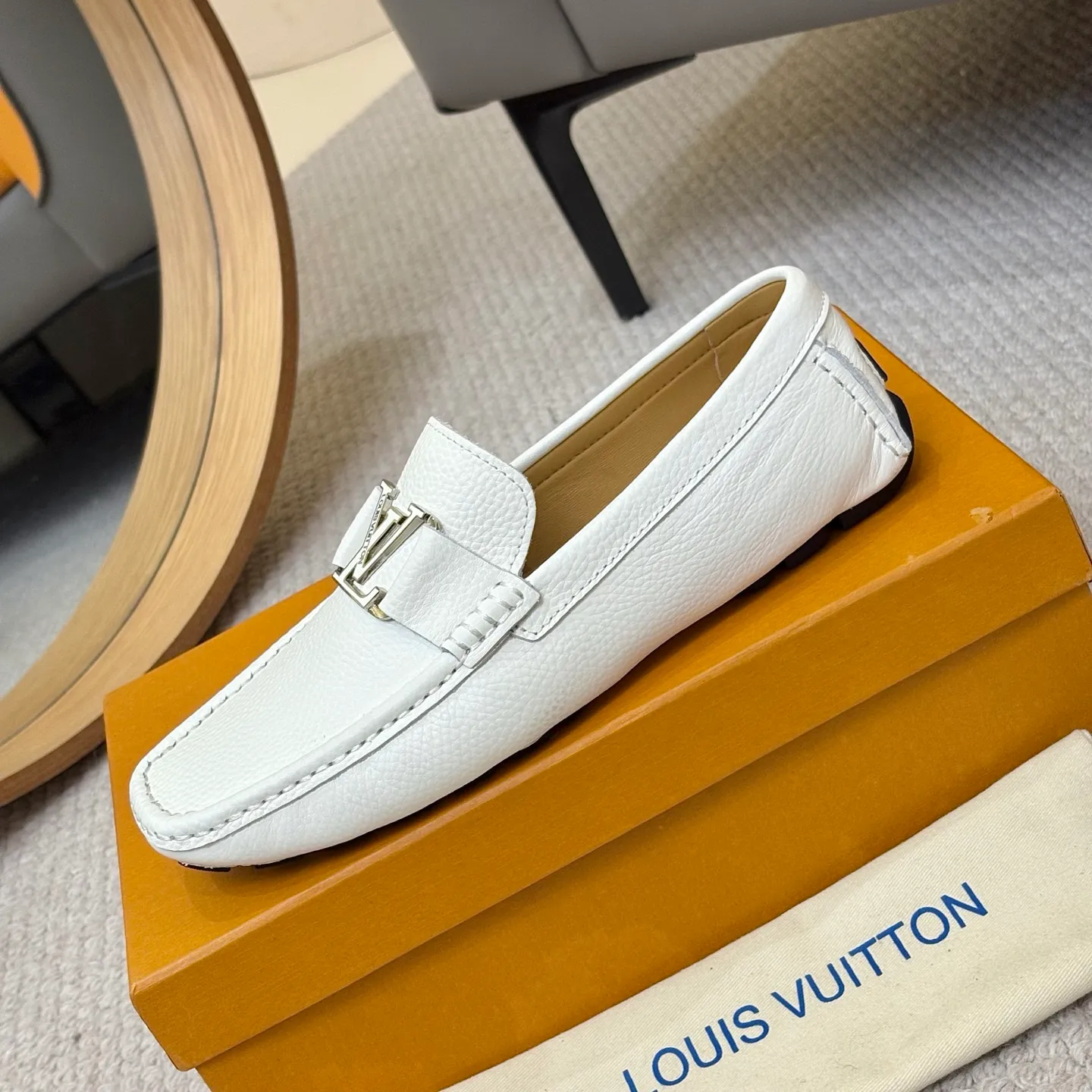Men's men's shoes 💰420 (Yangli) LV 2⃣️0⃣️2⃣️5️⃣Spring and summer counter GLORIA series models ✈️Original factory special leather production, original last type. A classic driving slip-on casual shoe that shows an elegant style with exquisite craftsmanship details such as Monogram embossing all over the upper🌀Italian imported calfskin fabric Sheepskin foot pads➕Inside～Private mold replica sole Unique style Comfortable driving slip-on Size: 4-12 (38-46) Comes with [Counter packaging: original box, wrapping paper, card, instruction manual, shoehorn, cloth bag] No pressure to enter and leave the counter!